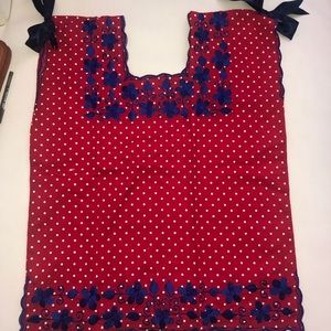 Traditional Mexican Embroidered blouse/ Blusa tradicional Mexicana bordada